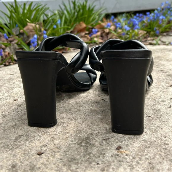 Open Edit  Black Remmy Twist Sandal, Size 6.5 - Picture 8 of 8